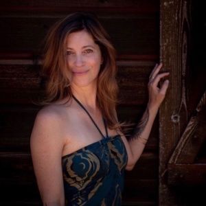 Meet your Posher ,Robyn Caywood @Alchemista108